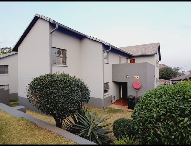 2 BEDROOM APARTMENT FOR SALE IN OAKDENE